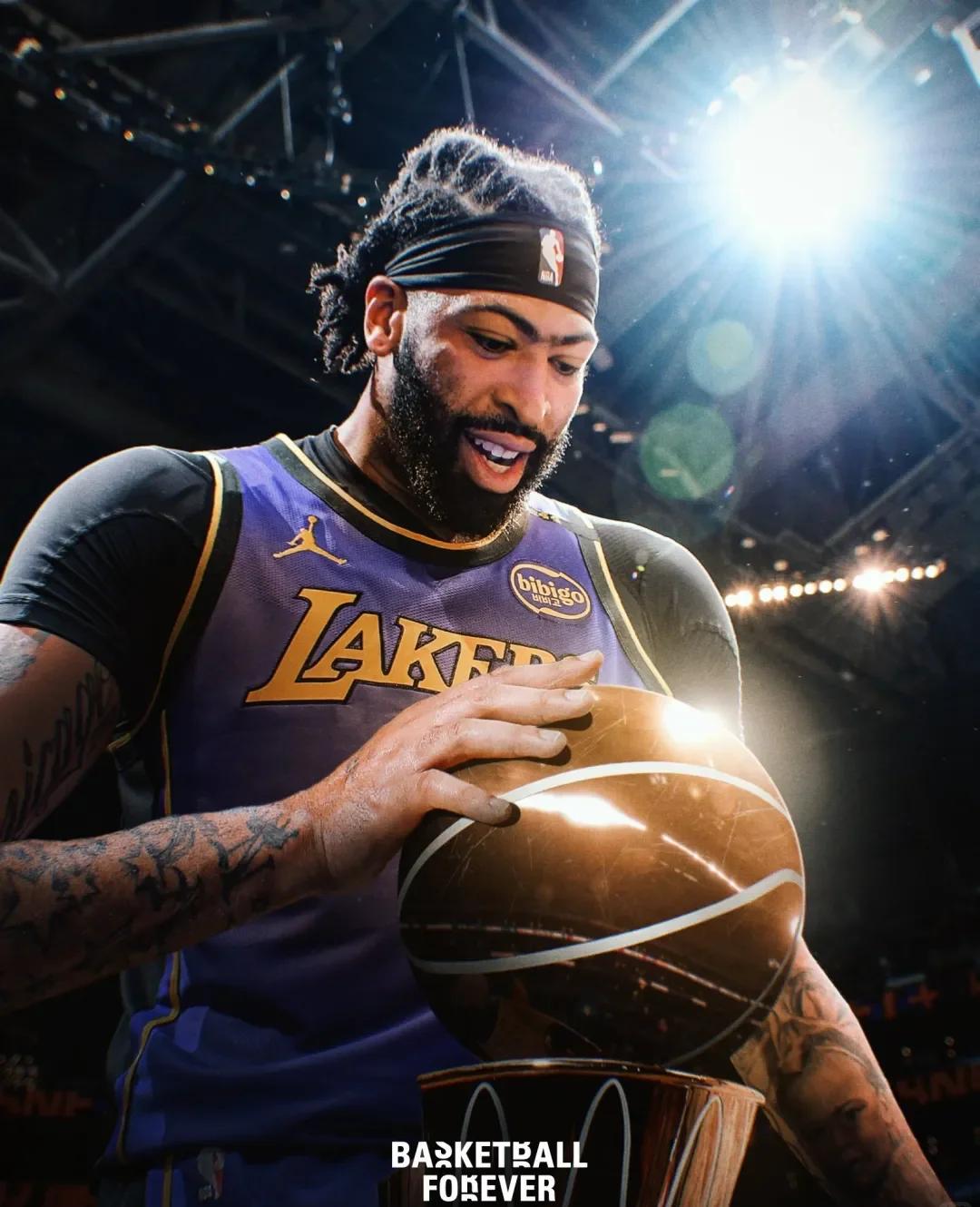 开云体育客户端-拈花指轻举杯深入喉重掷杯